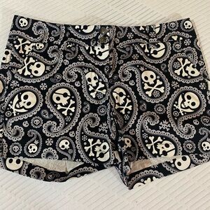 Black and White Skull Pattern Loudmouth Women Shorts